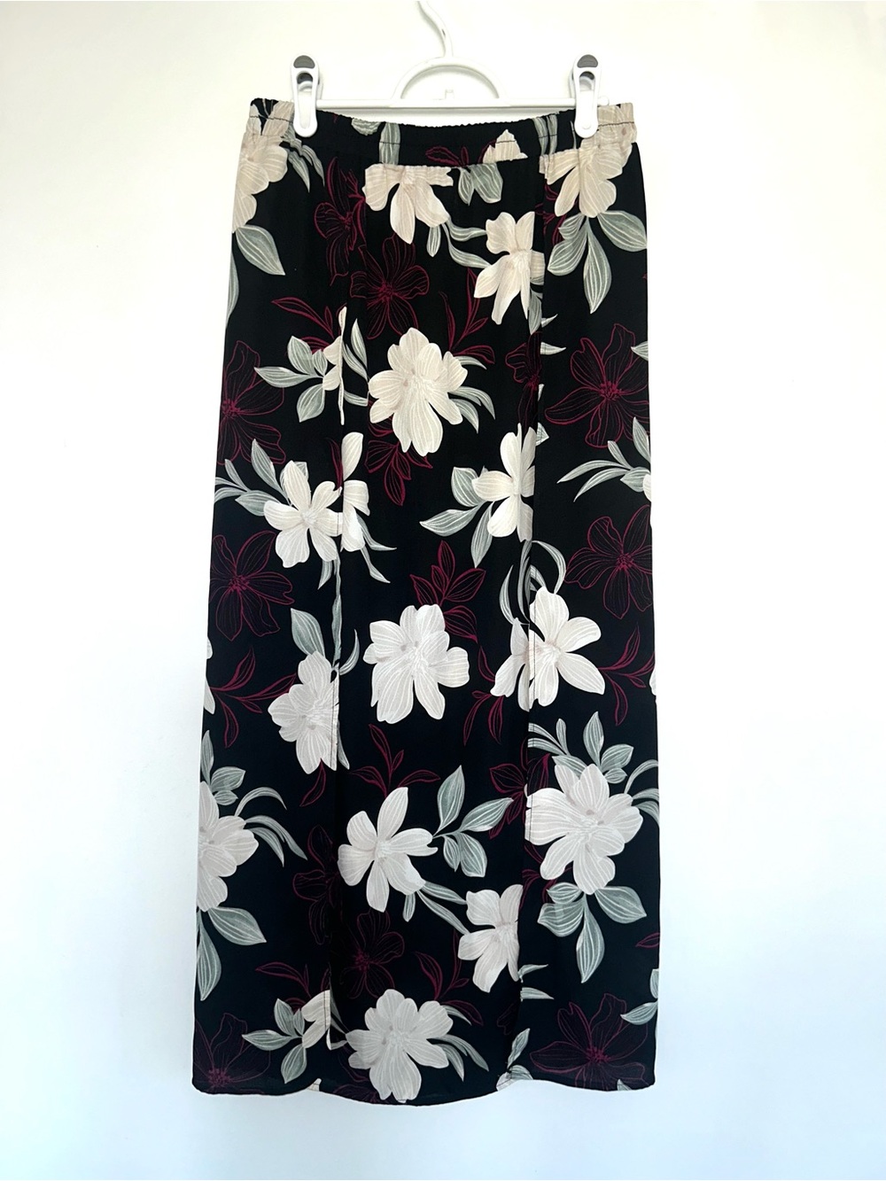 La Vie En Rose Aqua Double-Slit Floral Maxi Skirt Size Small Cream/Black - Picture 2 of 5